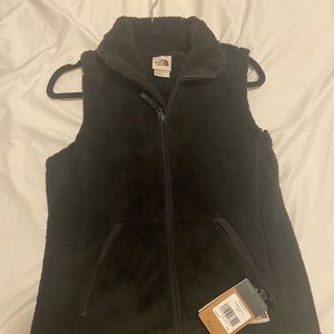 North face black vest new never worn with tags